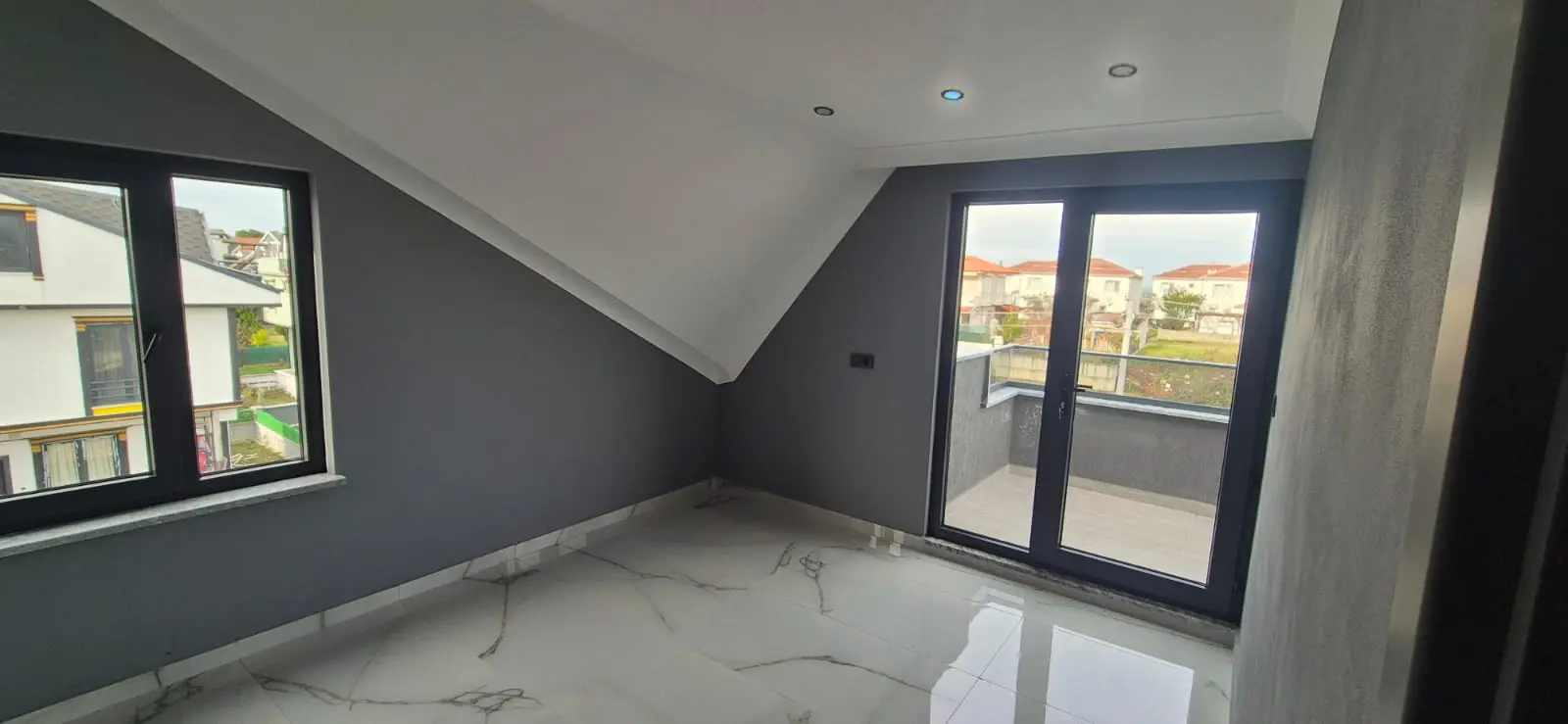 Denize 100m Mesafede, 4+1 Lüks Villa – Ana Yola Cephe