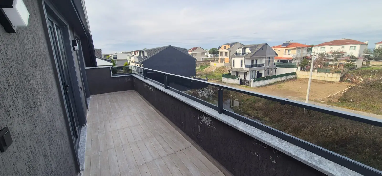 Denize 100m Mesafede, 4+1 Lüks Villa – Ana Yola Cephe