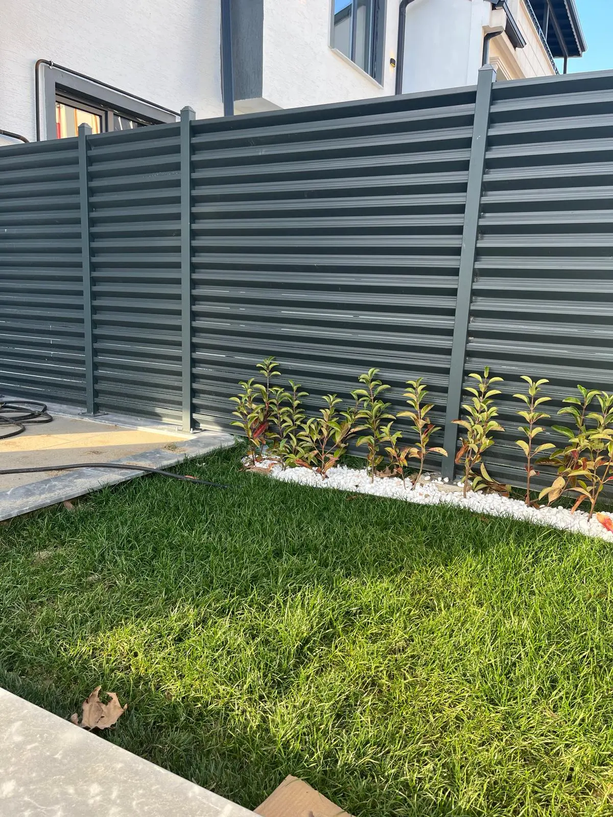 Okul ve Markete Komşu, Denize Yakın, Peyzajlı Köşe Parsel 3+1 Villa