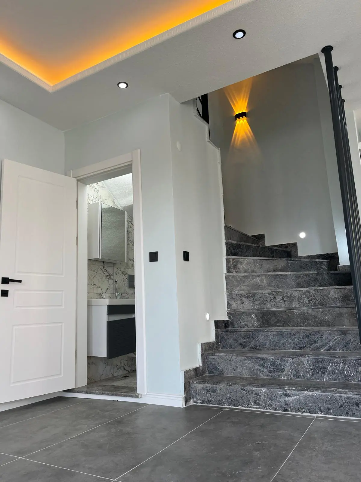 Okul ve Markete Komşu, Denize Yakın, Peyzajlı Köşe Parsel 3+1 Villa
