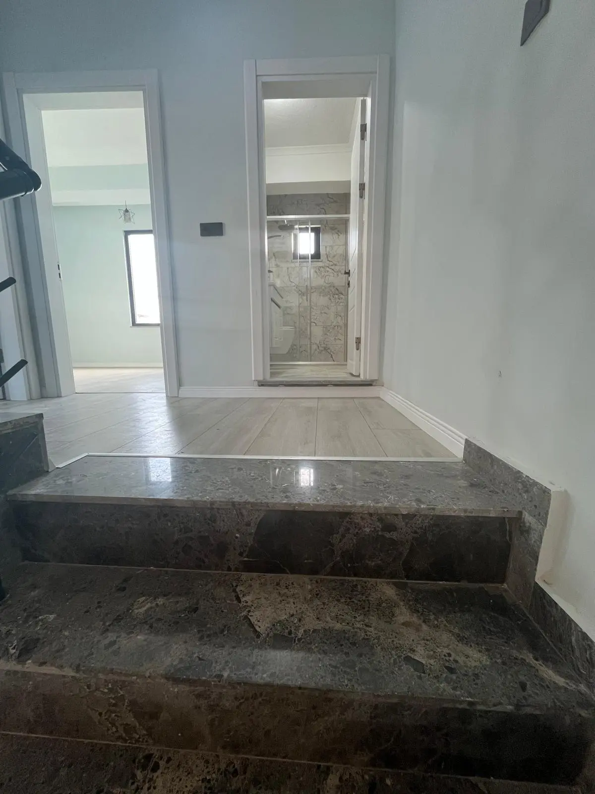 Okul ve Markete Komşu, Denize Yakın, Peyzajlı Köşe Parsel 3+1 Villa