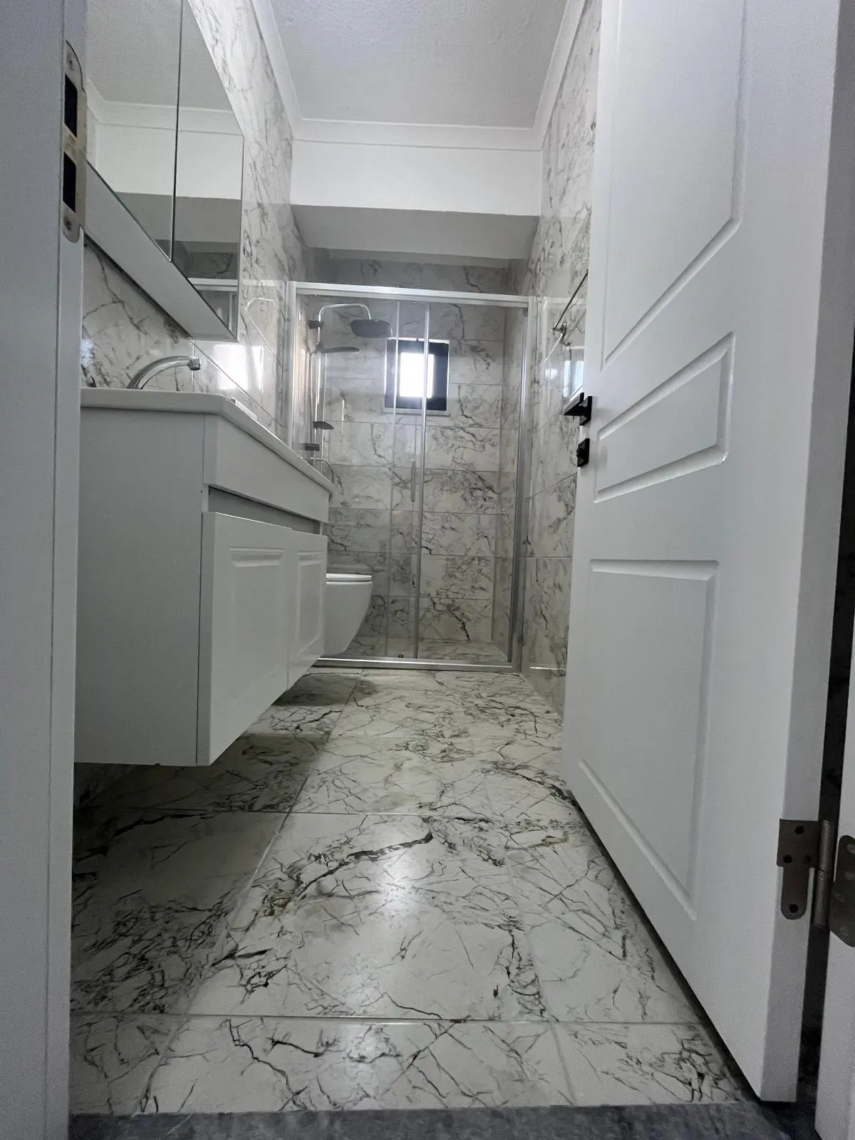 Okul ve Markete Komşu, Denize Yakın, Peyzajlı Köşe Parsel 3+1 Villa