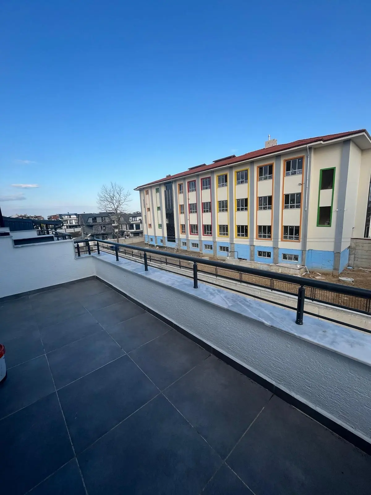 Okul ve Markete Komşu, Denize Yakın, Peyzajlı Köşe Parsel 3+1 Villa