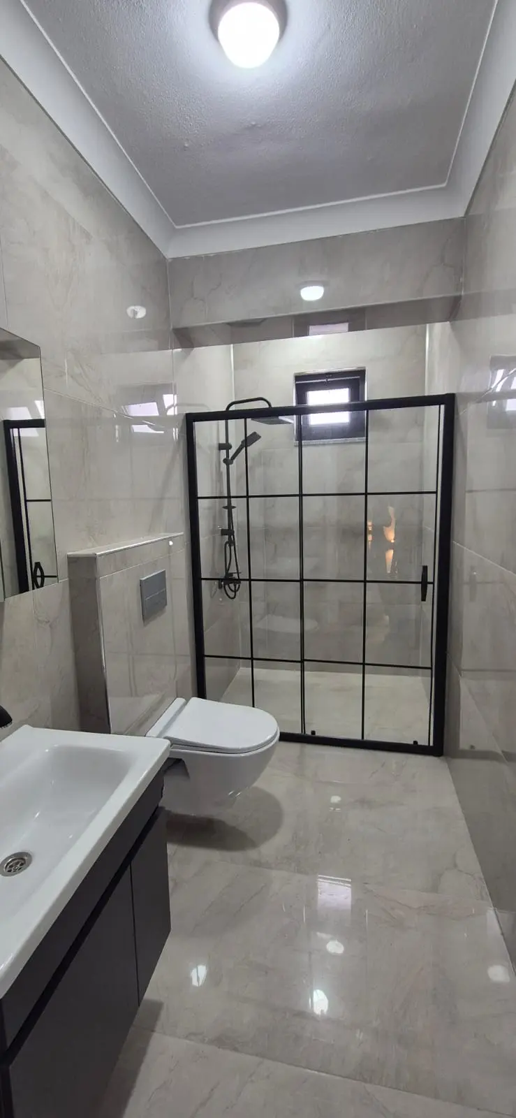 Denize Adımlar Mesafesinde, Villa Konforunda Lüks 3+1 – Merkezi Lokasyon
