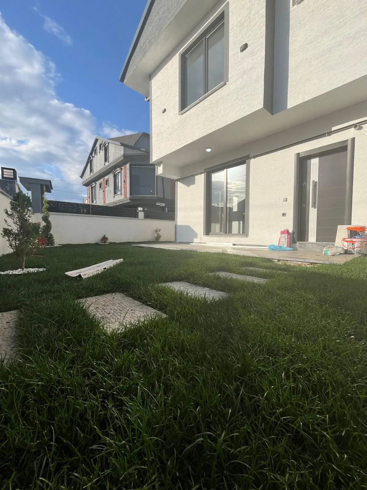 Ana Cadde Üzeri, Köşe Parsel, Okul ve Market Yanı 3+1 Lüks Villa