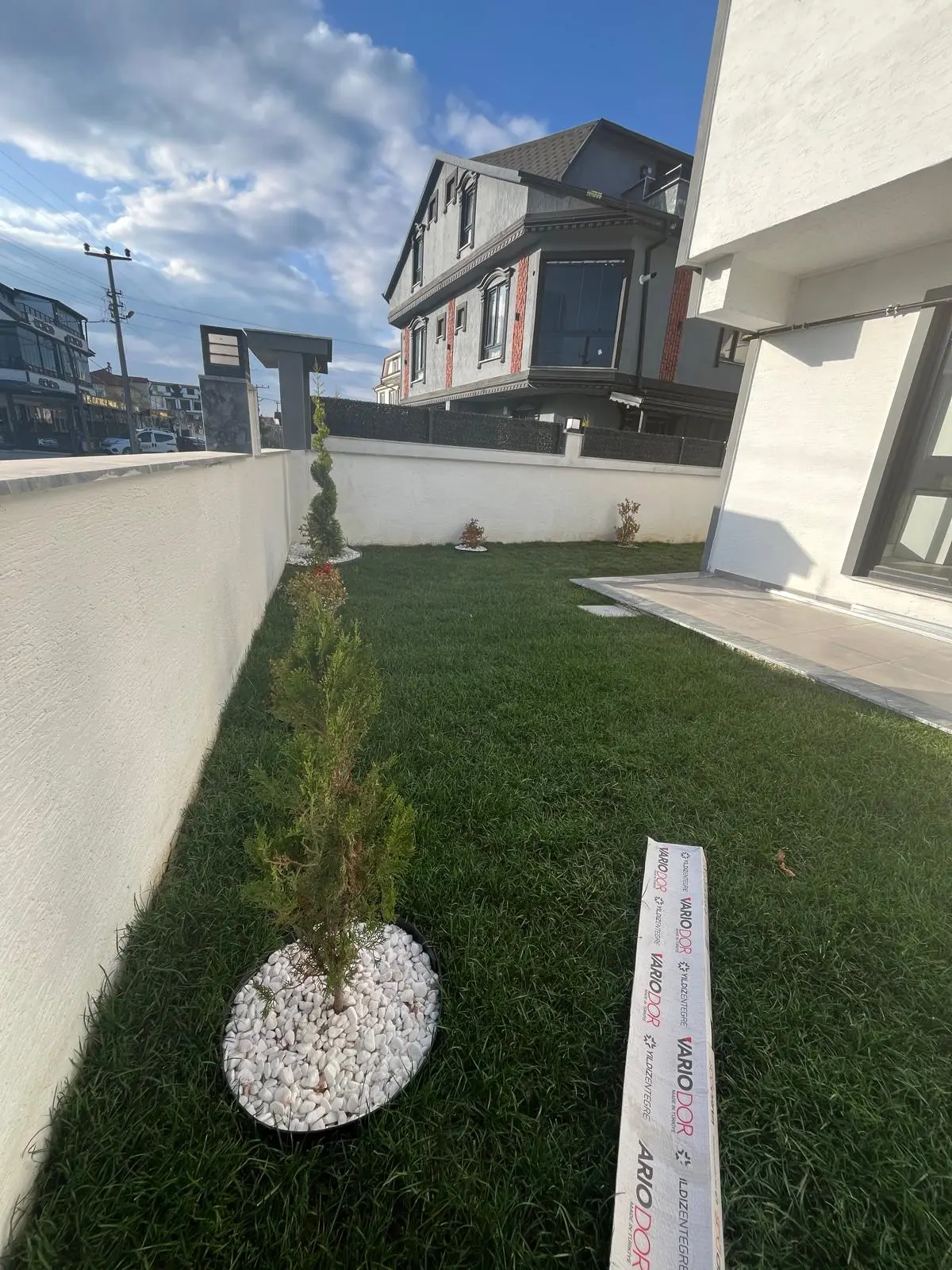 Ana Cadde Üzeri, Köşe Parsel, Okul ve Market Yanı 3+1 Lüks Villa
