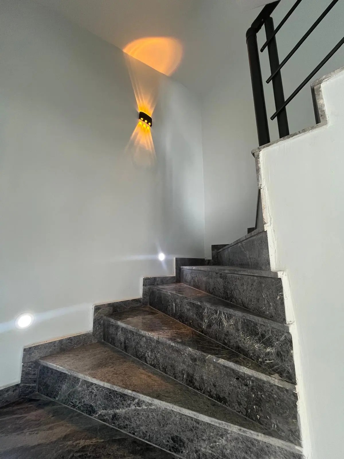 Ana Cadde Üzeri, Köşe Parsel, Okul ve Market Yanı 3+1 Lüks Villa